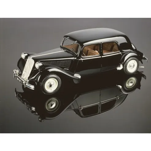 Maquette voiture Citroen 15 Six Traction Avant 1:8 - Heller 80799