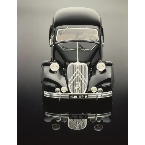 Maquette voiture Citroen 15 Six Traction Avant 1:8 - Heller 80799