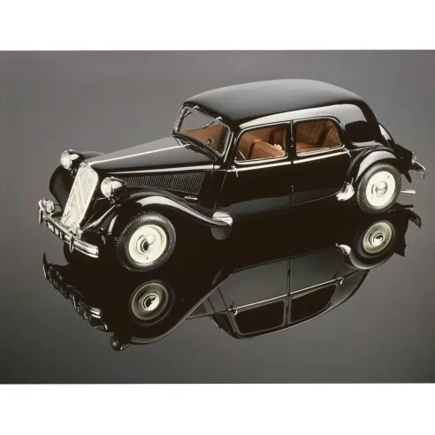 Maquette de voiture Citroen 15 Six Traction Avant 1:8 - Starter Kit - Heller 56799