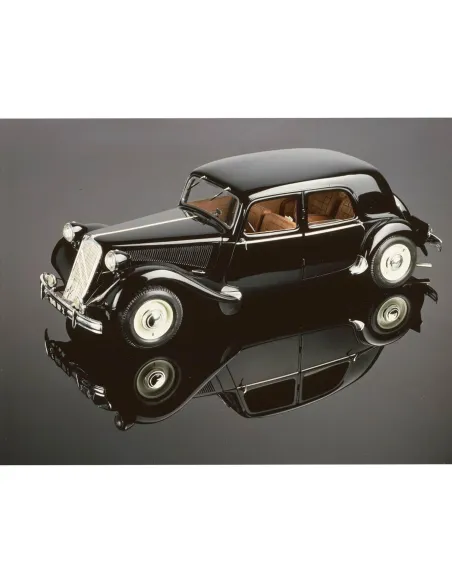 Maquette de voiture Citroen 15 Six Traction Avant 1:8 - Starter Kit - Heller 56799